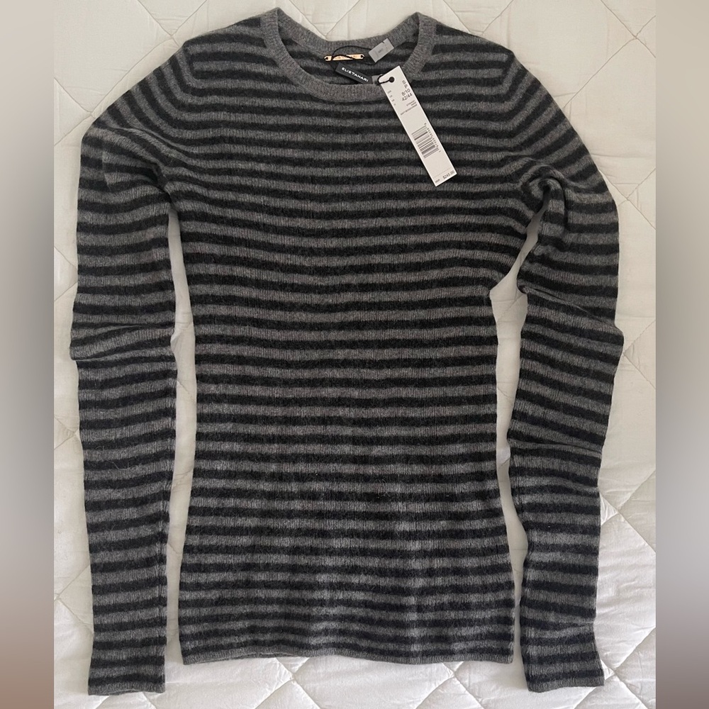Woman’s lady Elie Tahari cashmere sweater XS size.